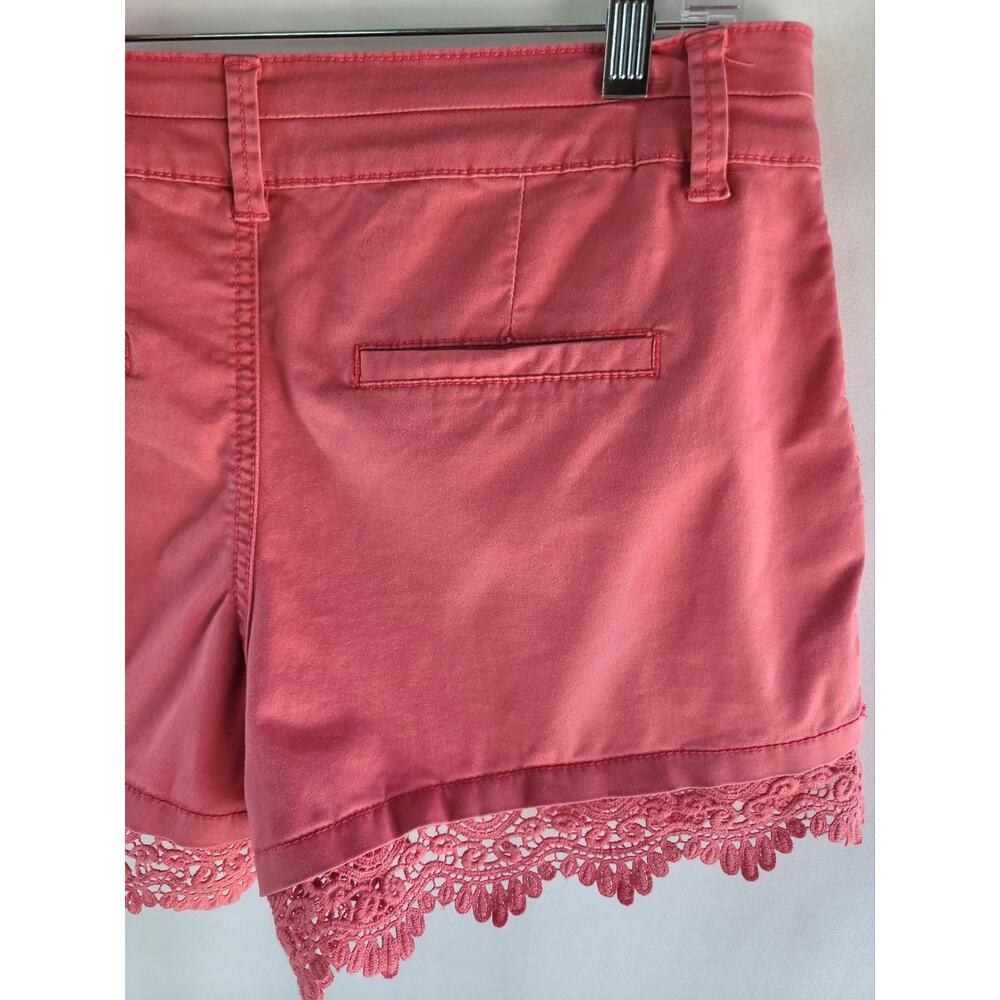 2/$15 MAURICES Distressed Coral Lace Trimmed Mid Rise Shorts in Women's Size 5/6 - Picture 11 of 16